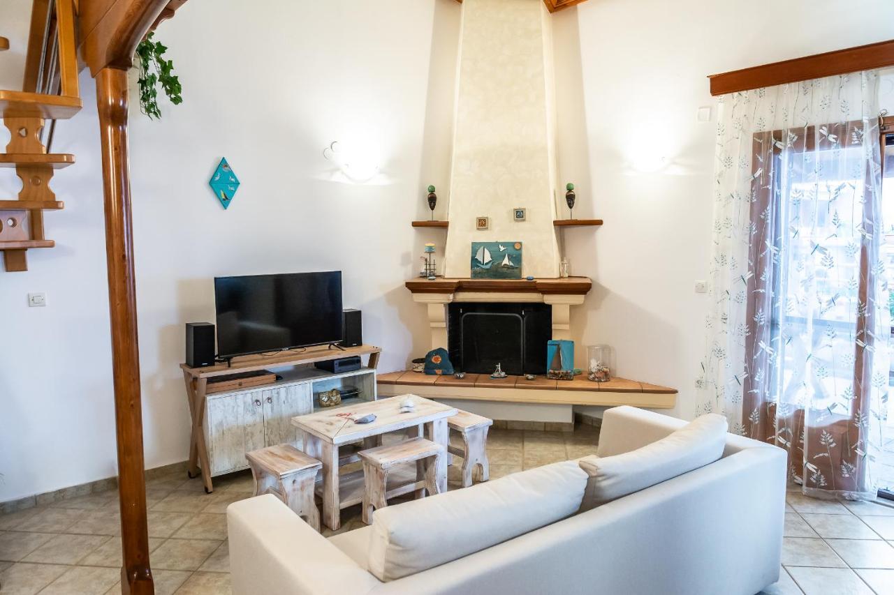 Papadogiannopoulos House Aigio Bagian luar foto