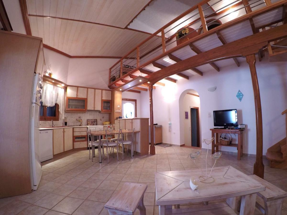 Papadogiannopoulos House Aigio Bagian luar foto